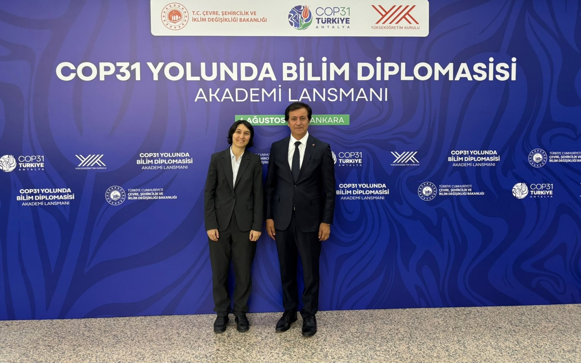 Görselde, Rektörümüz ve Rektör  Yardımcımız yer almaktadır.