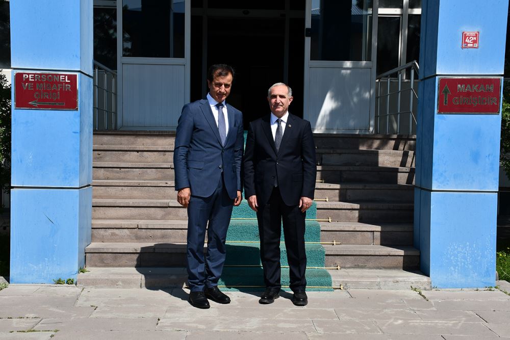 Rektörümüz Prof. Dr. Öztürk Emiroğlu’ndan Kafkas Üniversitesi’ne Nezaket Ziyareti