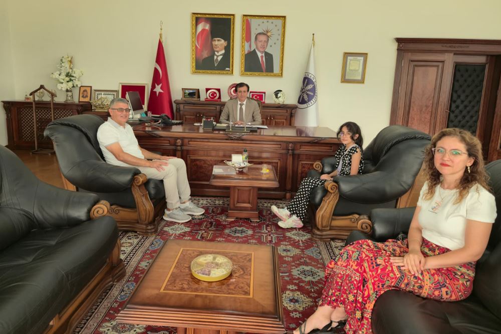 Bolu Abant İzzet Baysal Üniversitesi Öğrencisi Vural Akpınar ve Ailesinden Rektörümüze Ziyaret