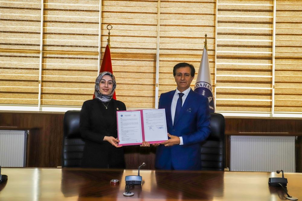 Üniversitemiz ile Hanak Kaymakamlığı Arasında Turizm Odaklı İş Birliği Protokolü İmzalandı