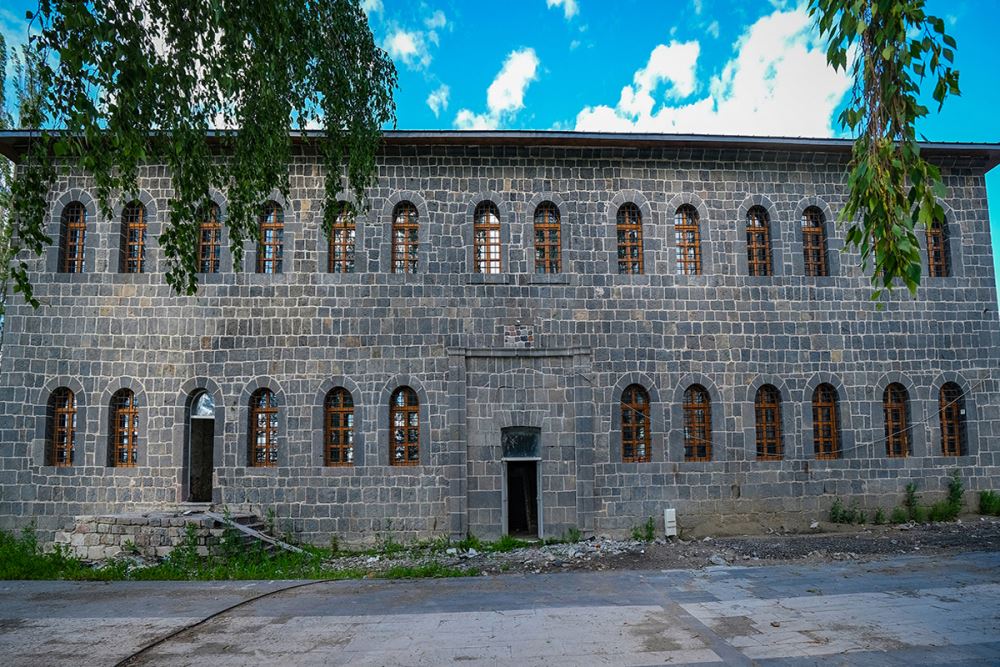 Millet Bahçesi İçindeki Bina Üniversitemiz Güzel Sanatlar Fakültesine Tahsis Edildi