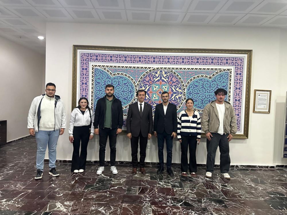AK Parti Ardahan Gençlik Kolları Rektörümüz Prof. Dr. Öztürk Emiroğlu’nu Ziyaret Etti