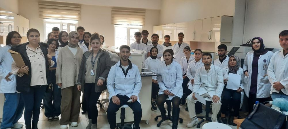 Laborant ve Veteriner Sağlık Programı Öğrencilerine Uygulamalı Klinik Eğitim