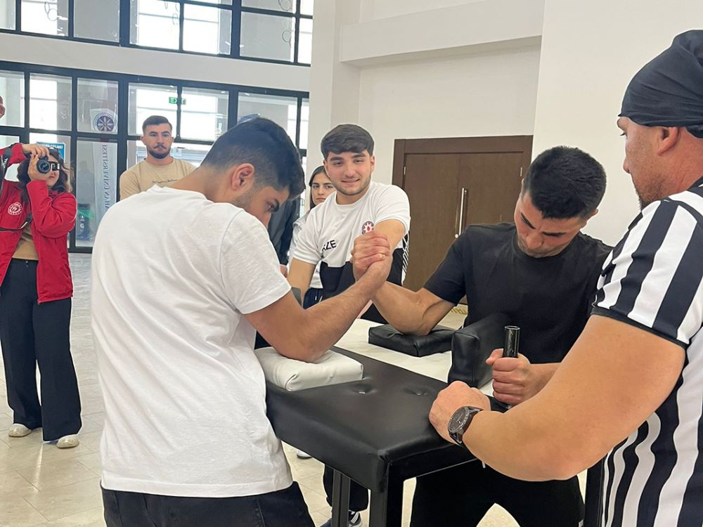 Aşık Şenlik’te Güçlerin Yarışı: Ardahan Üniversitesi Bilek Güreşi Turnuvası Tamamlandı