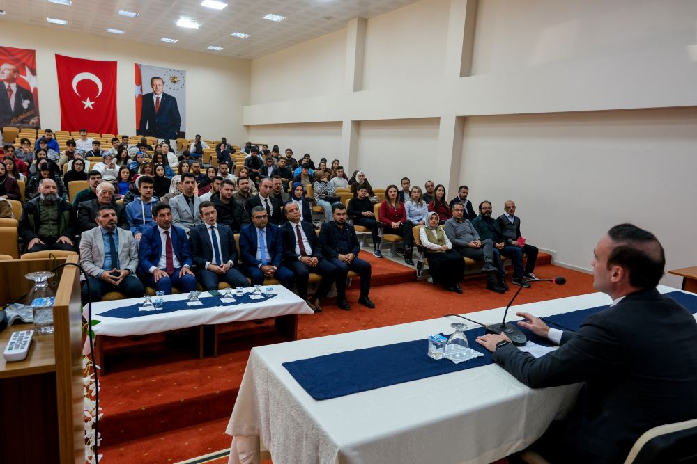 Siyaset Bilimi ve Kamu Yönetimi Bölümü Kariyer Söyleşileri Etkinlik Dizisi Posof Kaymakamı’nın Katılımıyla Başladı