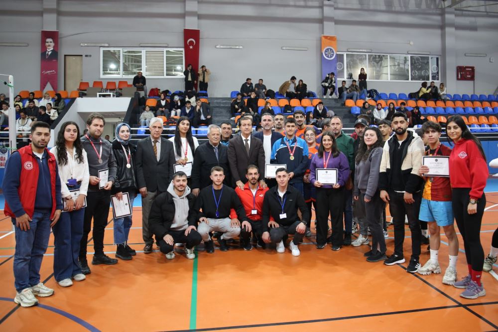 ARÜ’de Masa Tenisi ve Voleybol Turnuvaları Tamamlandı