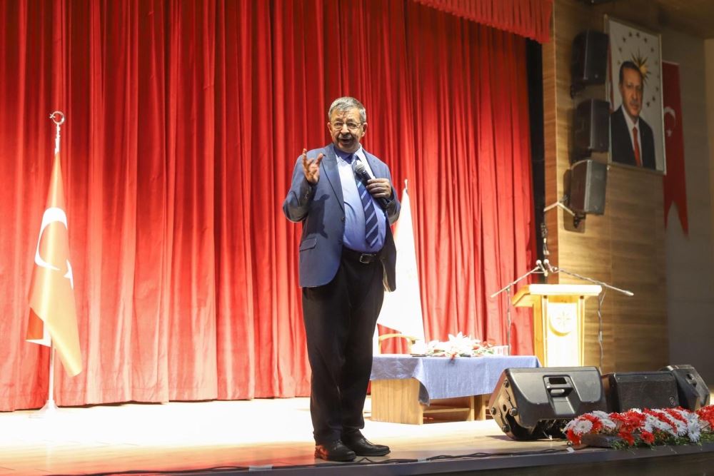 Yazar Hayati İnanç, Ardahan Gençlik ve Spor İl Müdürlüğünün Organizasyonuyla Üniversitemizde Konferans Verdi