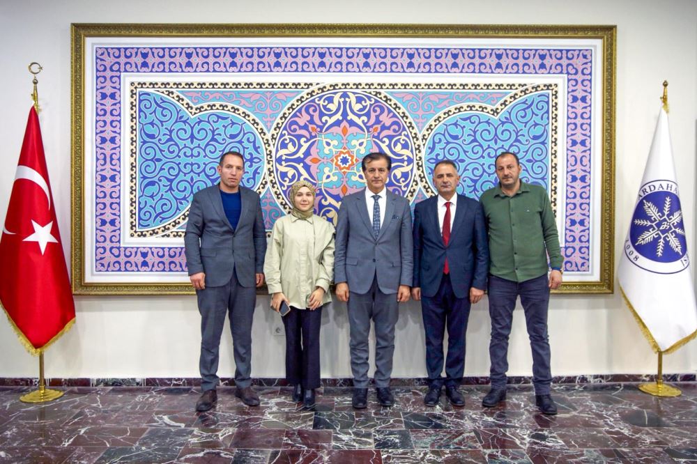 Ardahan Esnaf ve Sanatkârlar Odası Başkanı Candar Yılmaz ve Yönetim Kurulu Üyeleri Rektörümüzü Ziyaret Etti