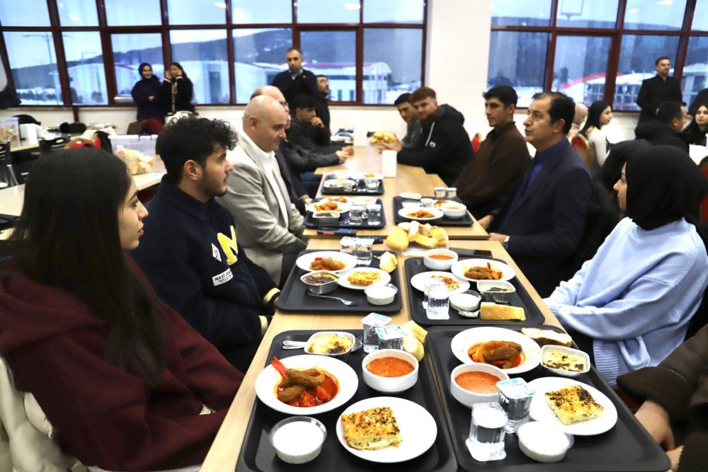Rektörümüzün Ev Sahipliğinde İl Protokolü, Basın Mensupları ve Öğrencilerimizi Buluşturan İftar Programı