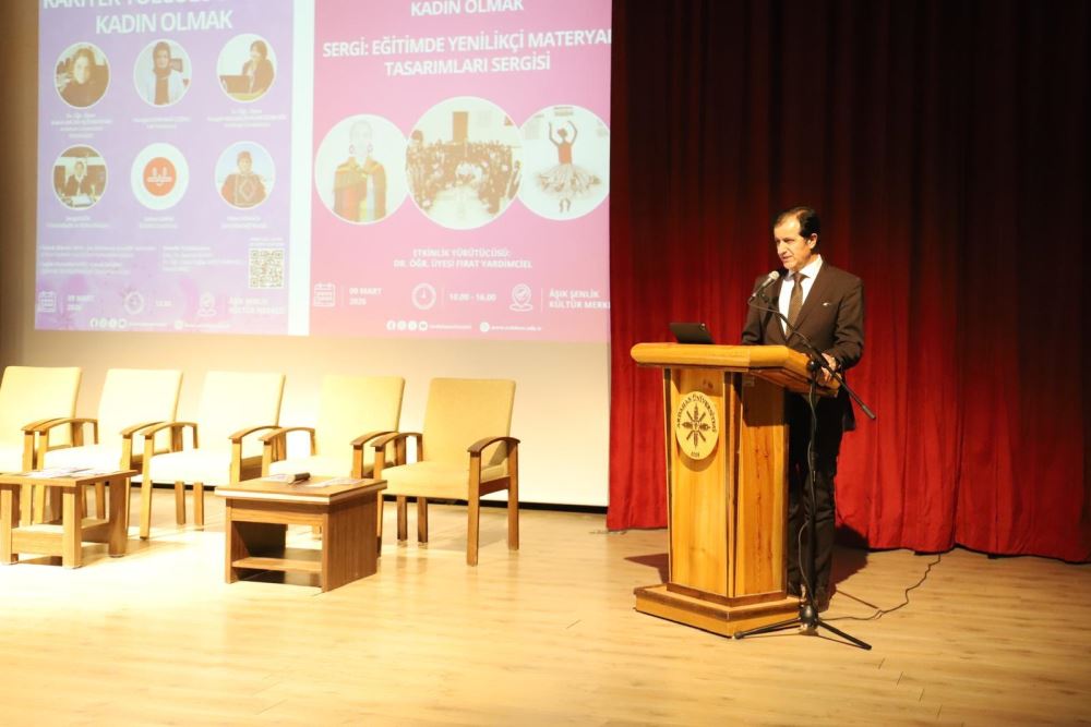 Üniversitemiz Kadın ve Aile Araştırma ve Uygulama Merkezi Koordinasyonunda Kariyer Yolculuğunda Kadın Olmak Paneli Gerçekleştirildi
