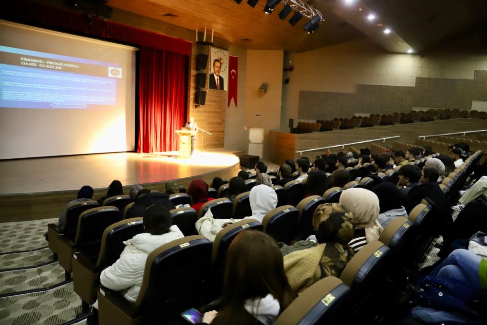 Üniversitemizde 2026-2027 Erasmus+ Başvuru Süreci Bilgilendirme Toplantıları Gerçekleştirildi