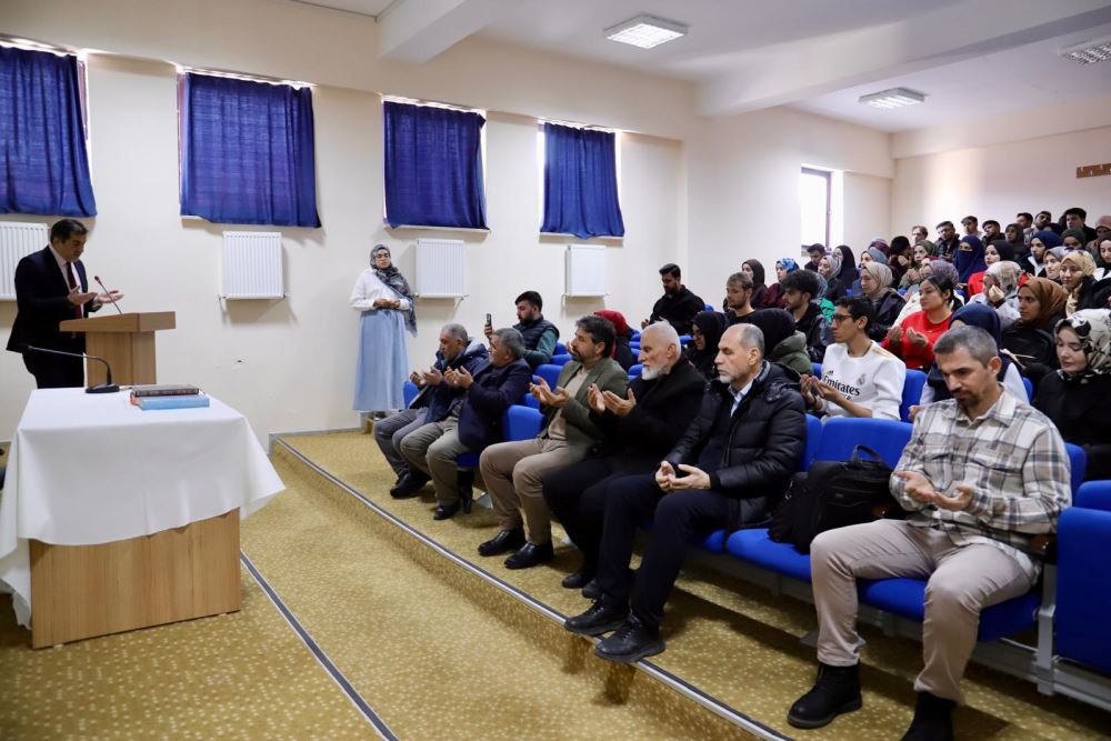 Üniversitemiz Bilge İlahiyatçılar Kulübü Organizasyonunda 'Ramazan Ayı Maneviyatı: Hatm-i Şerif Programı' Düzenlendi