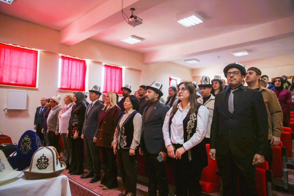 Üniversitemizde “Türk Geleneksel Başlıkları ve Kalpak” Konulu Konferans Gerçekleştirildi