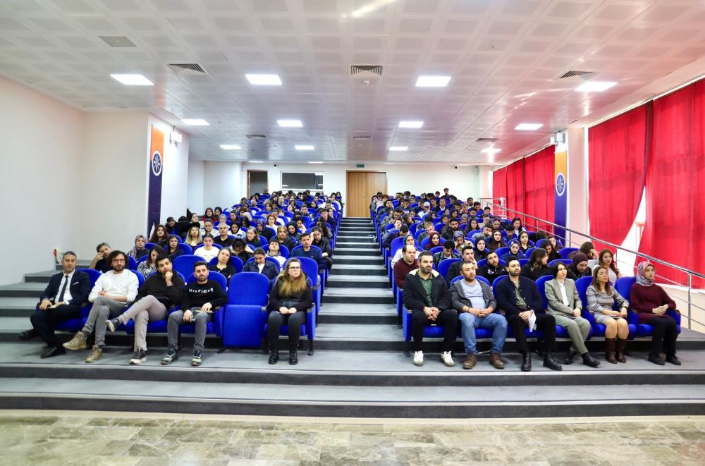 Üniversitemiz Teknik Bilimler MYO'da Tüketici Haftası Kapsamında "Market Rafından Sofraya: Gıda Okuryazarlığı ve Etiket Okuma" Konferansı Düzenlendi
