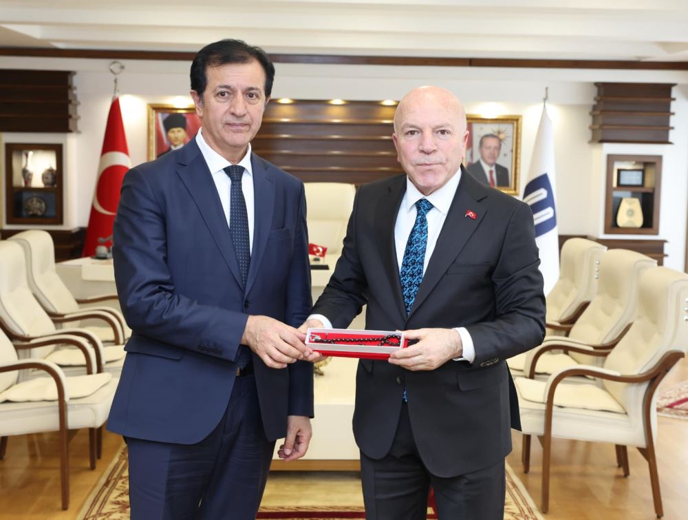 Rektörümüz Prof. Dr. Öztürk Emiroğlu, Erzurum Büyükşehir Belediye Başkanı Sayın Mehmet Sekmen’i Ziyaret Etti