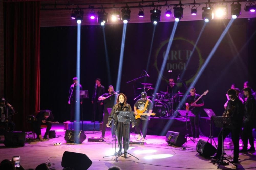 Üniversitemizde Barış Manço Rüzgârı Esti: Grup Doğu Dinleyicilere Müzik Ziyafeti Sundu