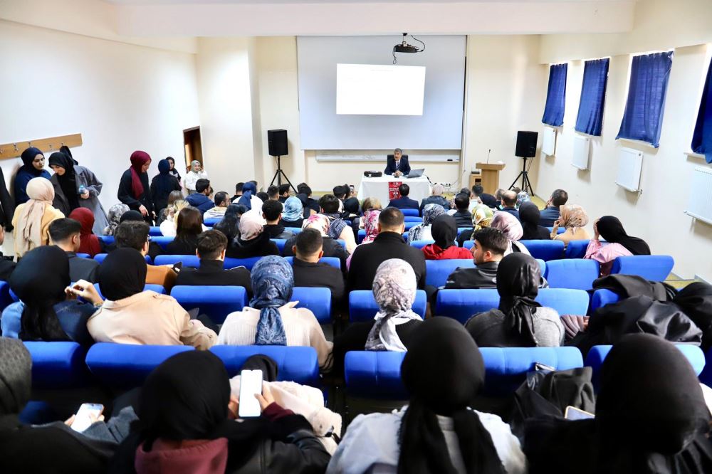 Üniversitemiz Bilge İlahiyatçılar Kulübü Bünyesinde "Kültürel Kimlik ve Milli Kültür" Başlıklı Söyleşisi Düzenlendi 