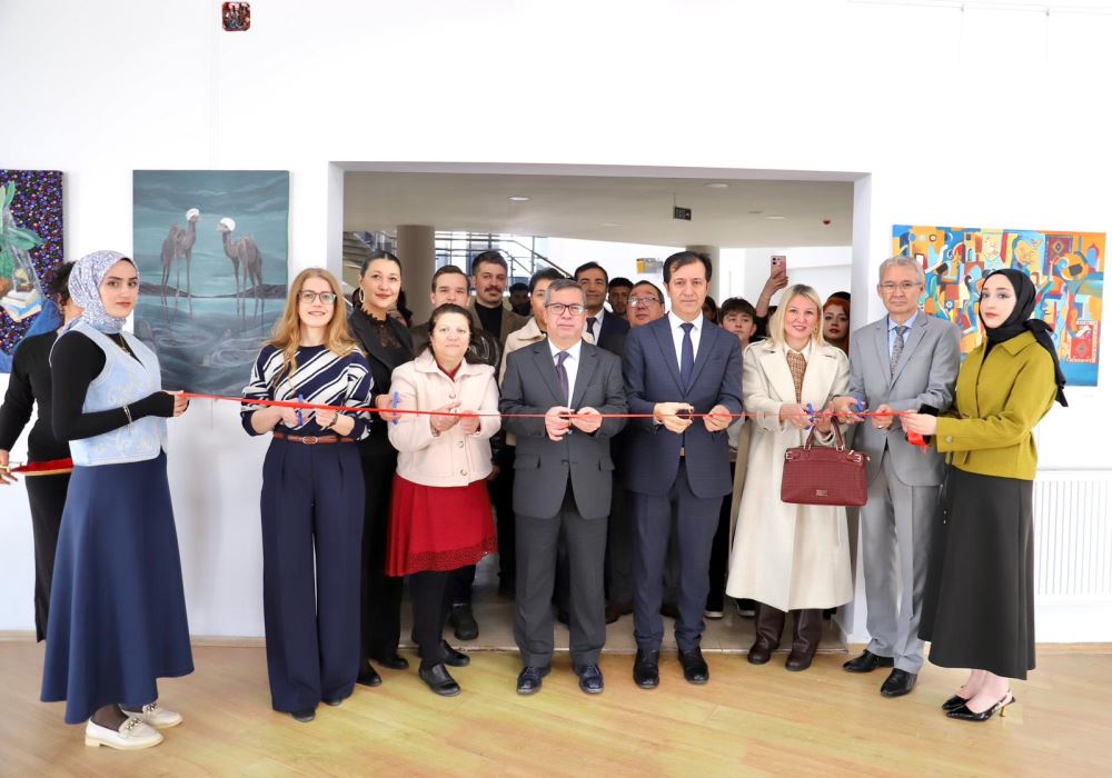 Rektörümüz Prof. Dr. Öztürk Emiroğlu ‘’15 Nisan Dünya Sanat Günü Ulusal Jürili Karma Sergisi’’nin Açılışını Gerçekleştirdi
