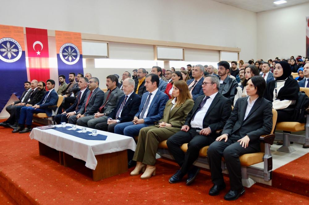 Üniversitemizde Türk Devletleri Teşkilatı (TDT) Geçmiş Gelecek Konulu Konferans Gerçekleştirildi 