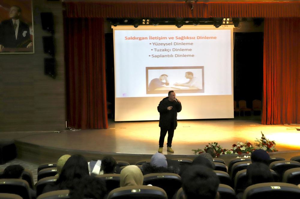 Üniversitemizde İŞKUR Gençlik Programı Kapsamında "Etkili İletişim" Eğitimi Düzenlendi