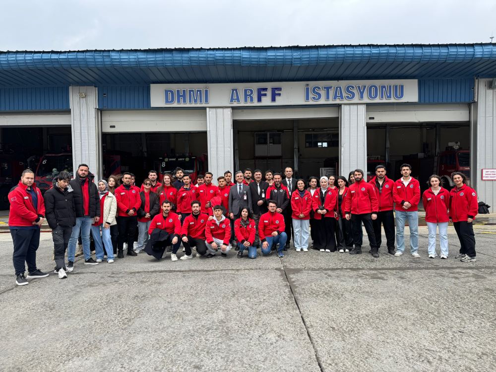 Üniversitemiz Sivil Savunma ve İtfaiyecilik Programı Öğrencilerine Kars Havalimanı’nda Uygulamalı Eğitim Verildi