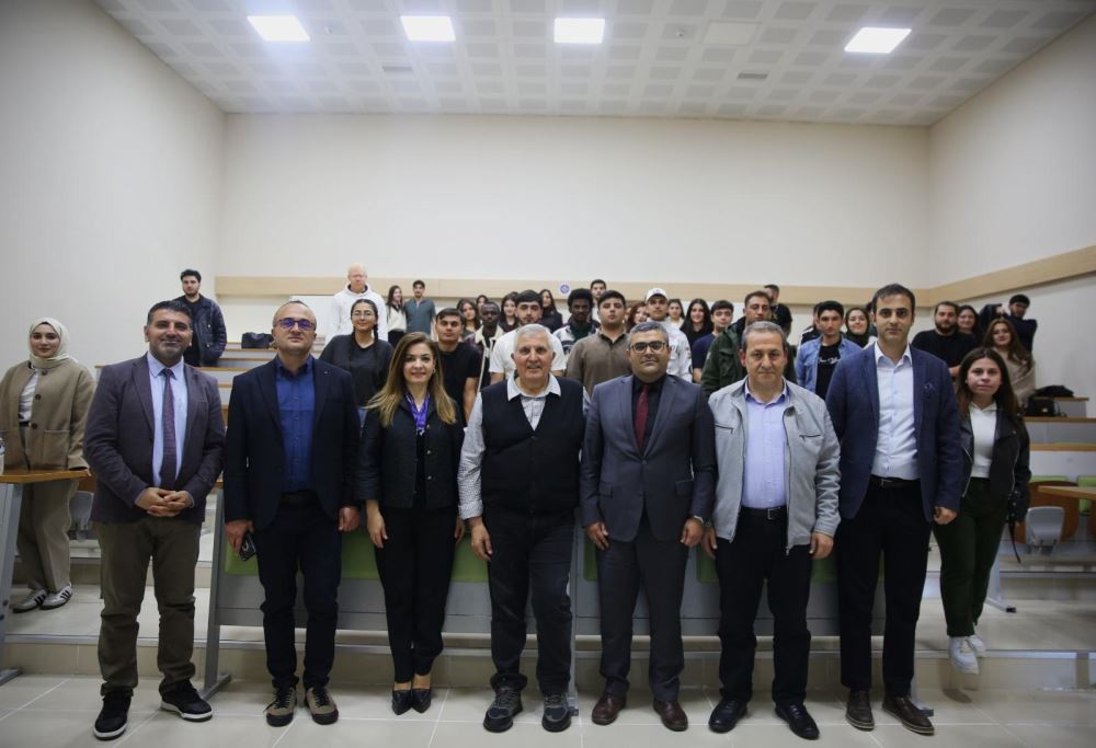 Üniversitemiz İktisadi ve İdari Bilimler Fakültesinde "Makroekonomik Modellerin Tarihsel Perspektifle Yorumlanması" Başlıklı Söyleşi Gerçekleştirildi