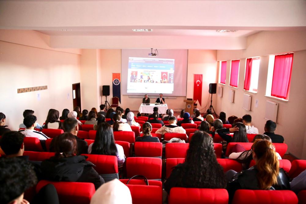 Üniversitemizde "Akran Mentorluğu" Sistemi ve Gelecek Dönem Planlamaları Ele Alındı