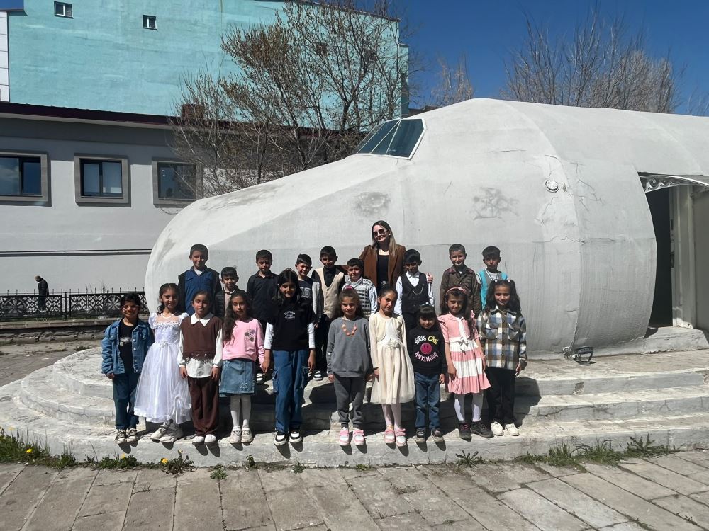 ARÜSEM, Ardahan Yukarı Kurtoğlu İlkokulu Öğrencilerini Planetaryum’da Ağırladı