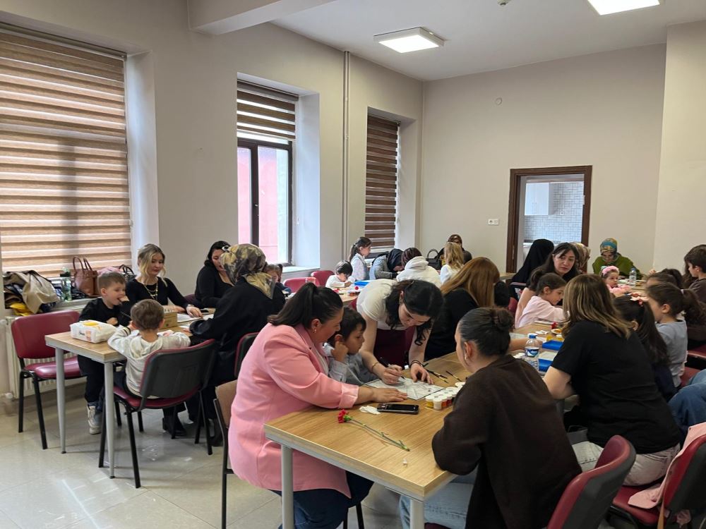 ARÜSEM Bünyesinde “Anne ve Çocuk Vitray Atölyesi” Düzenlendi