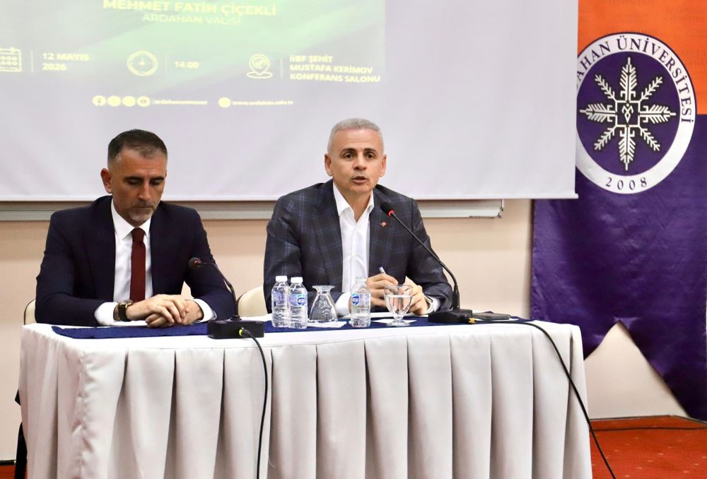 Spor Bilimleri Fakültemiz Koordinasyonunda Düzenlenen Söyleşide Valimiz Sayın Mehmet Fatih Çiçekli Gençlerle Bir Araya Geldi 