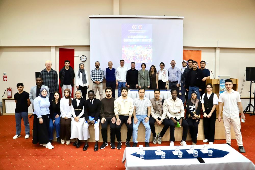 Üniversitemizde "Uluslararası Öğrencilerle Söyleşi" Programı Gerçekleştirildi 