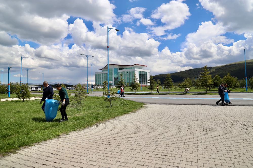 ARÜ’de Çevre Bilincini Artırmaya Yönelik "Temiz Kampüs" Etkinliği Düzenlendi