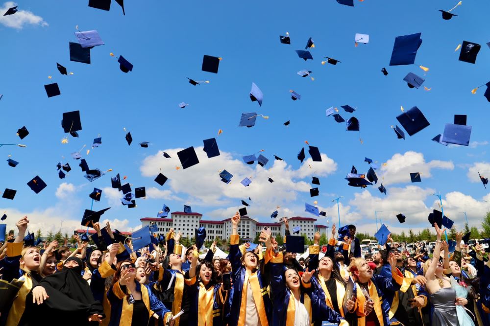 Ardahan Üniversitesi 2025-2026 Akademik Yılı Mezuniyet Töreni Gerçekleştirildi