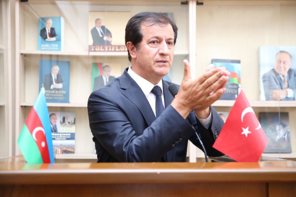 Rektörümüz Prof. Dr. Öztürk Emiroğlu, Bakü Temasları Kapsamında Azerbaycan Devlet Pedagoji Üniversitesinde Konferans Verdi