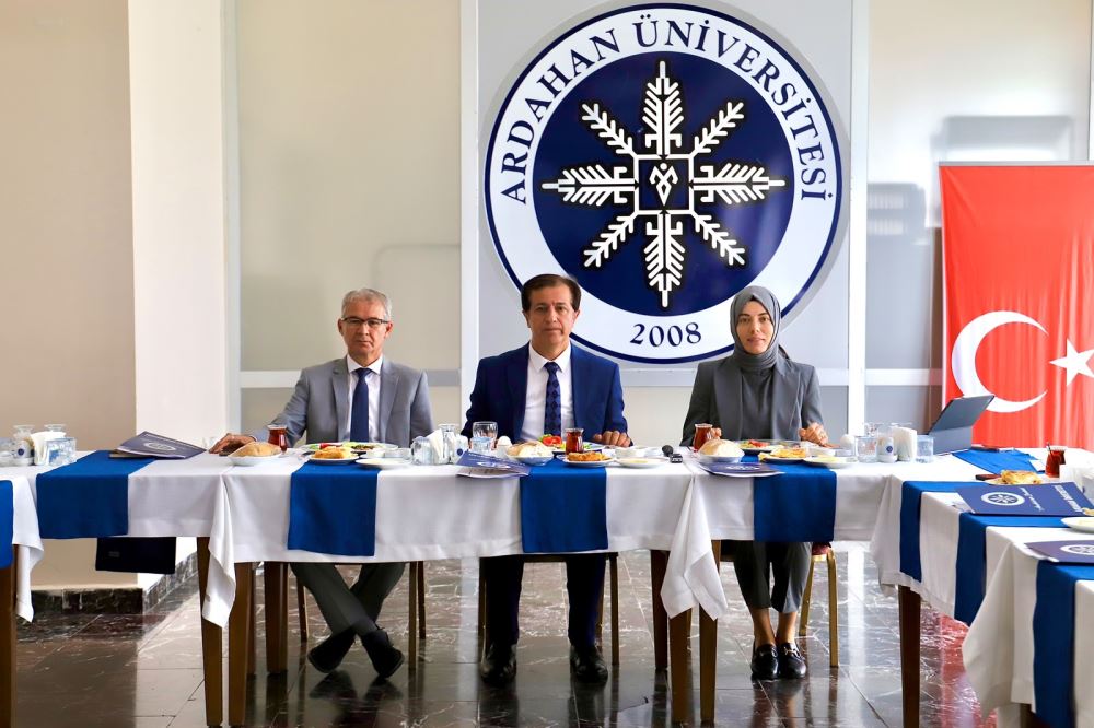 Rektörümüz Prof. Dr. Öztürk Emiroğlu Yerel Basın Temsilcileriyle Buluştu