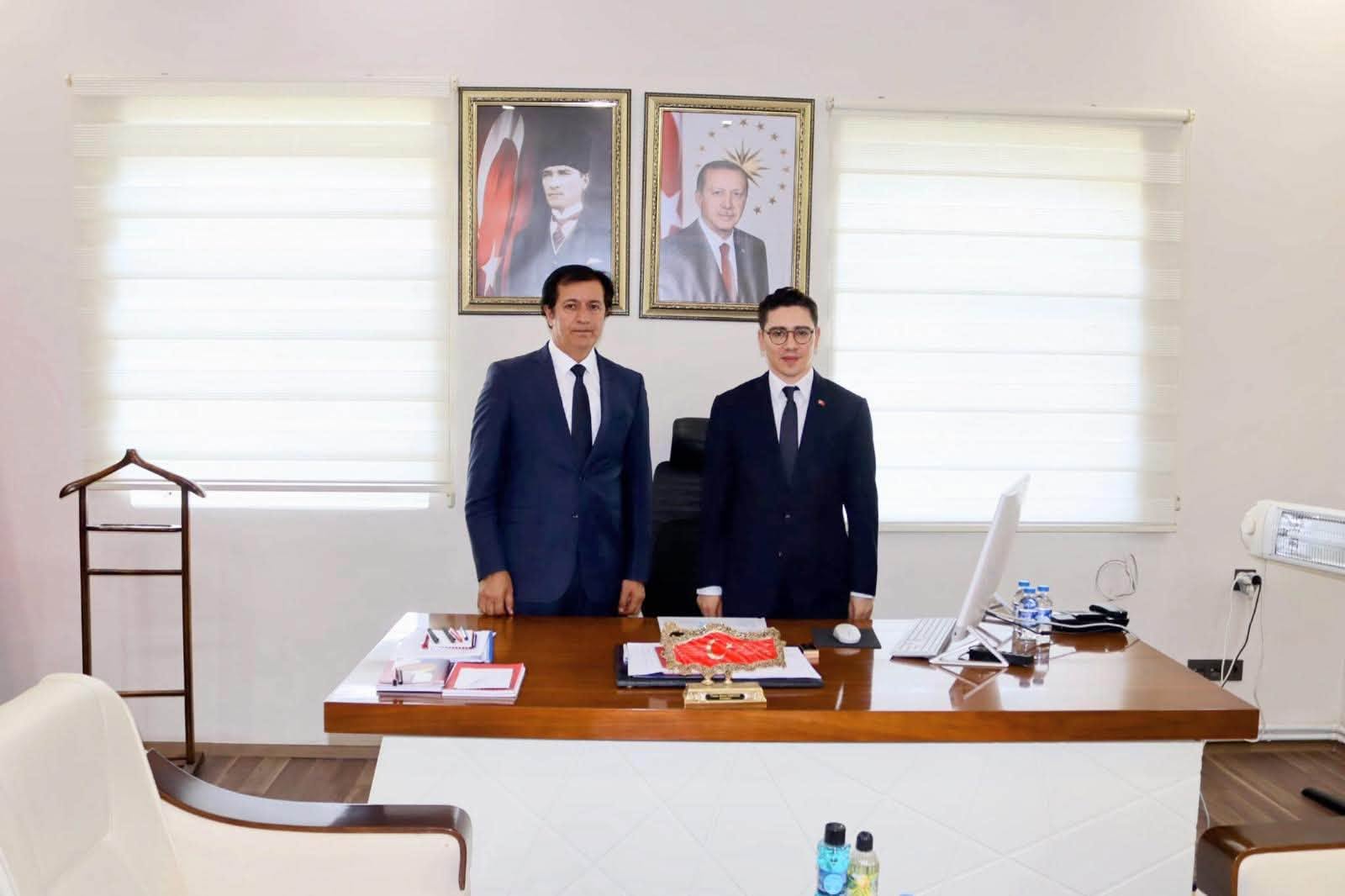 Görselde, Rektörümüz Sayın Prof. Dr. Öztürk Emiroğlu ve  Çıldır Kaymakamı Sayın  Yunus Emre Sakızcı Yer Almaktadır.