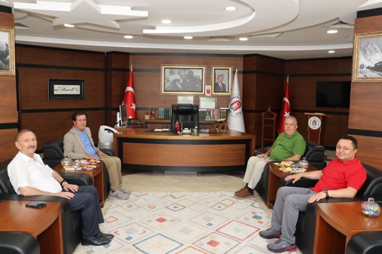 Görselde, Rektörümüz Prof. Dr. Öztürk Emiroğlu’ndan Amasya Üniversitesi’ne Ziyaret Etti.