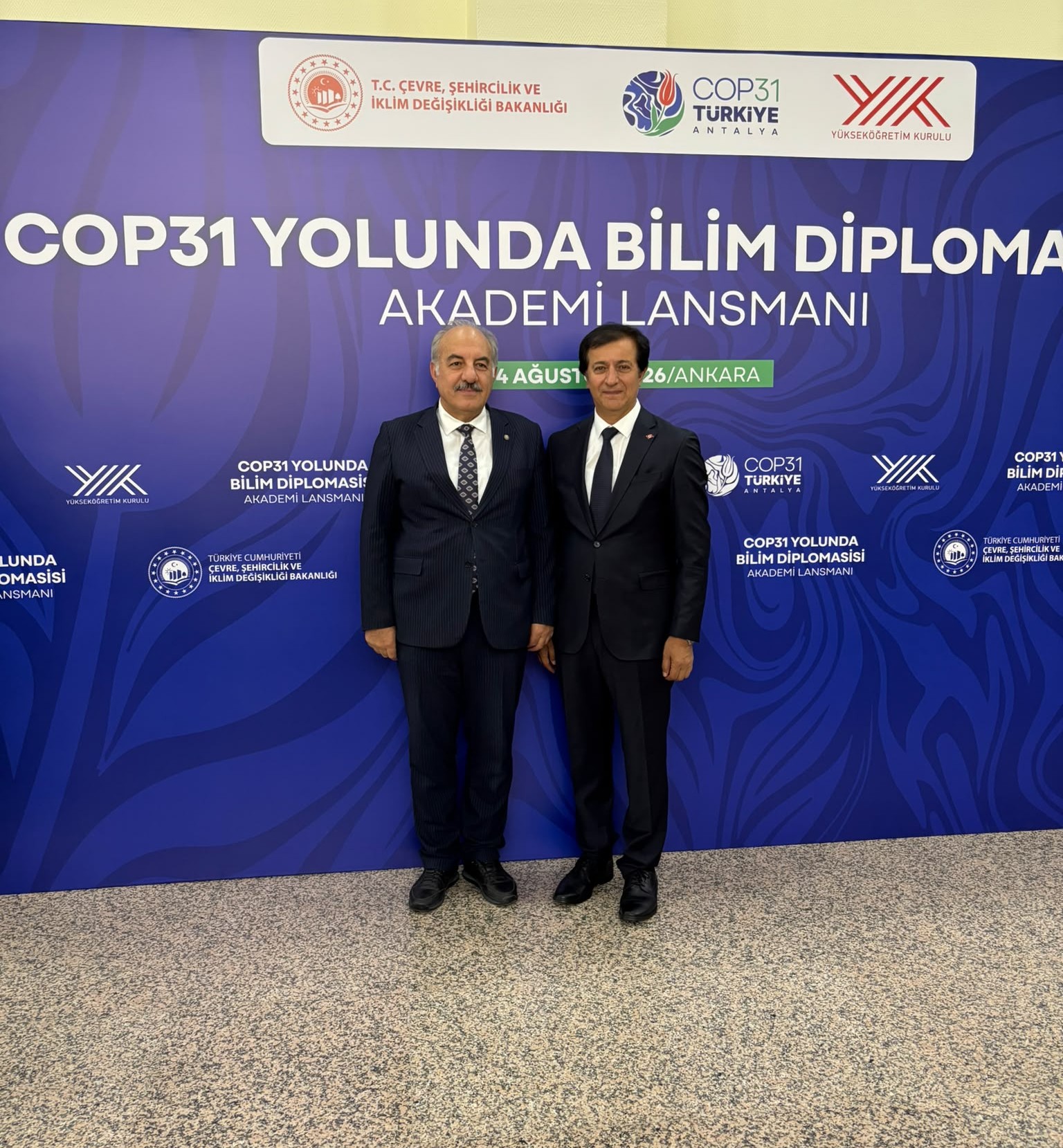 Görselde, Rektörümüz ve Munzur Üniversitesi Rektörü yer almaktadır.