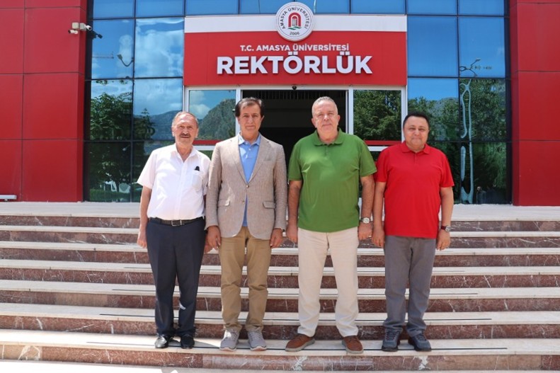 Görselde, Rektörümüz Prof. Dr. Öztürk Emiroğlu’ndan Amasya Üniversitesi’ne Ziyaret Etti.