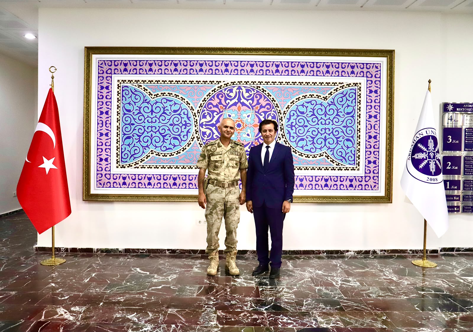 Görselde, Rektörümüz Sayın Prof. Dr. Öztürk Emiroğlu ve  Tuğgeneral Sayın Sadık Gülecen Yer Almaktadır.