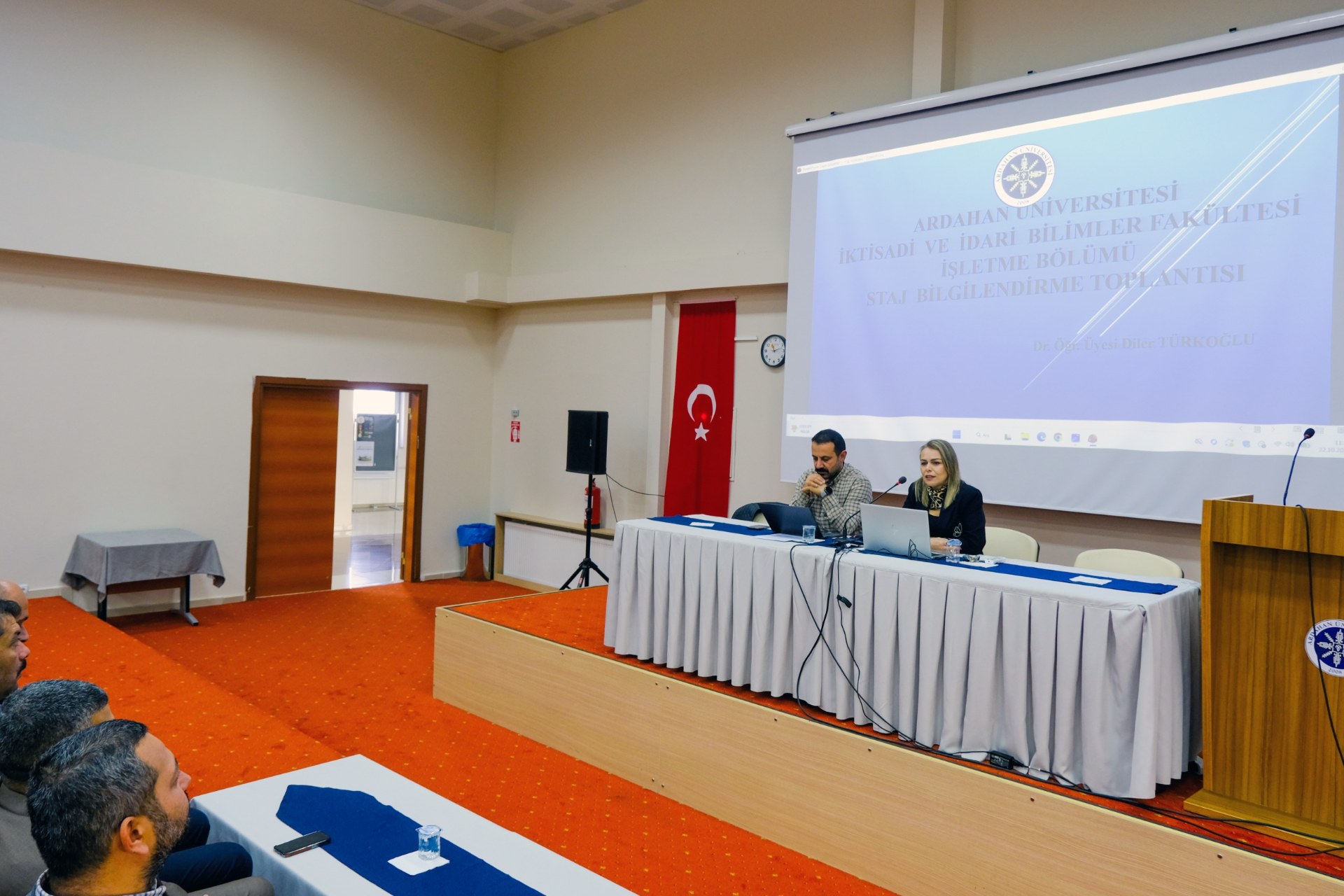 İşletme Bölümü Öğrencilerine ÇAP, Yandal, Staj ve Kalite Süreçleri Hakkında Bilgi Verildi