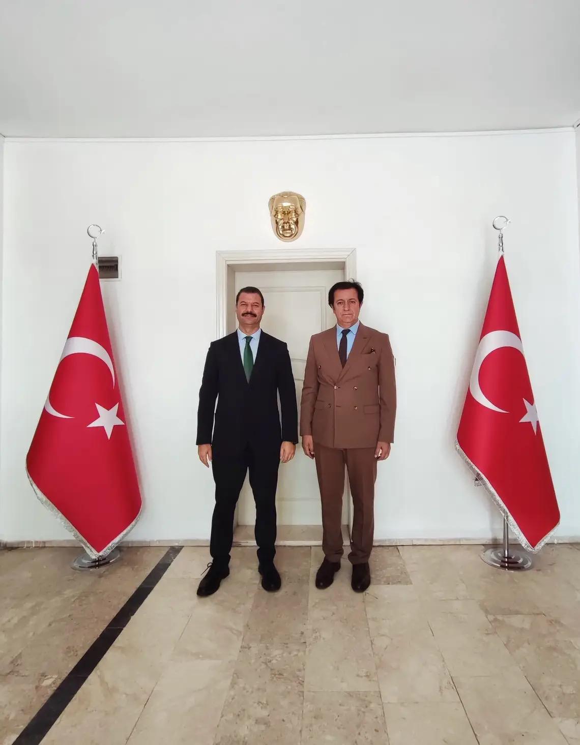 Görselde, Rektörümüz Sayın Prof. Dr. Öztürk Emiroğlu ve  Posof Kaymakamı Sayın İsa Bertan  yer almaktadır.